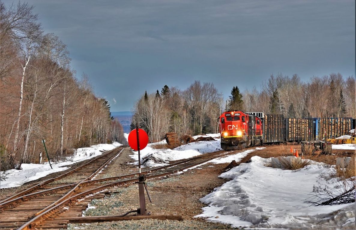 CN Loads pulpwood near L'Anse